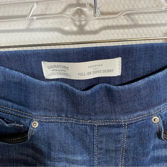 Signature Levi Strauss Pull-On Women’s Shaping Super Skinny Jeans Size 4… - Picture 4 of 7
